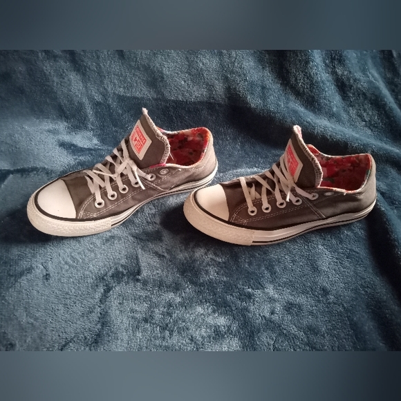Grey Converse shoes - Picture 2 of 3